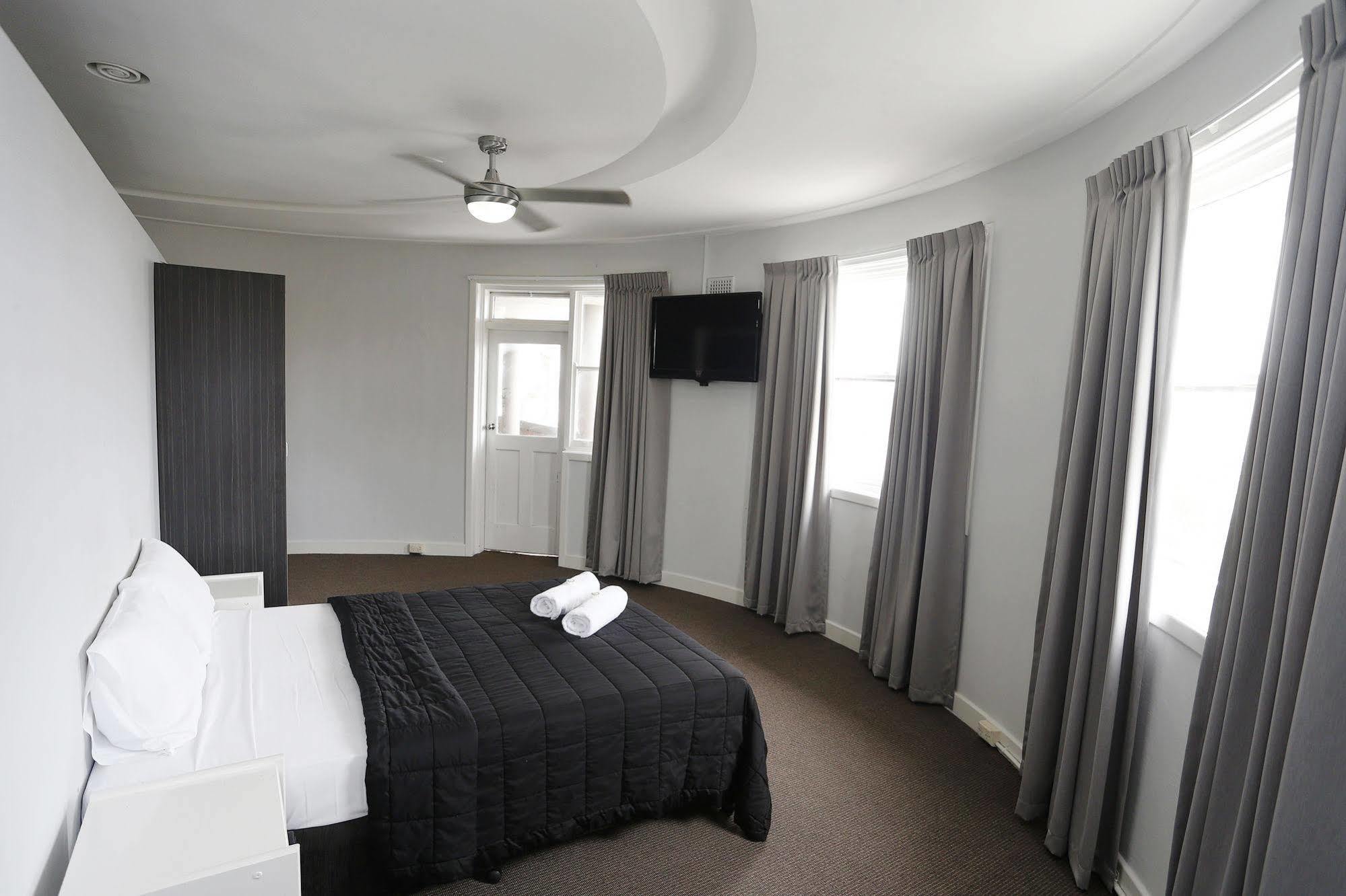 The Lakes Hotel Entrance Ngoại thất bức ảnh